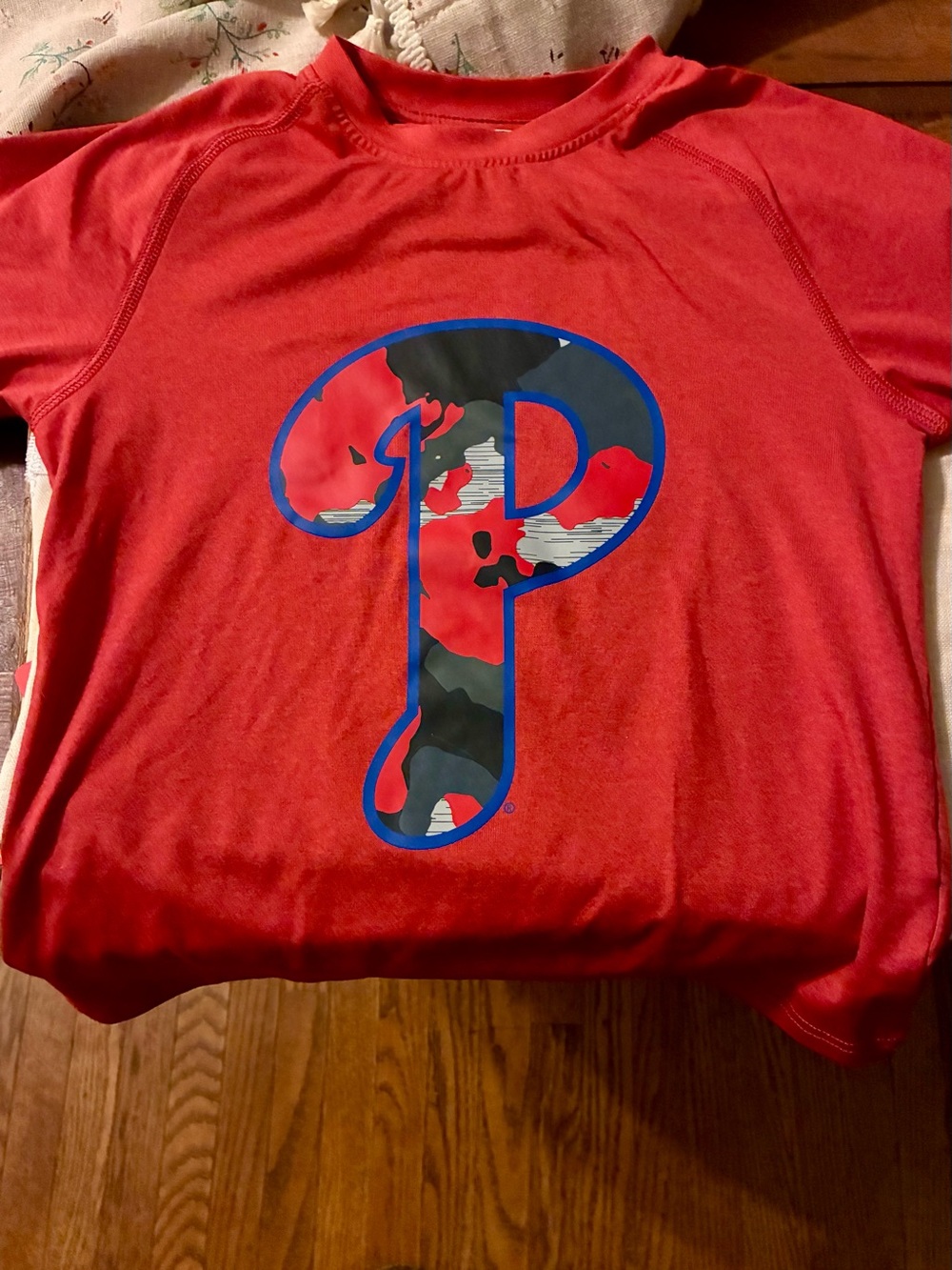 New Era Red Kids' Graphic Philadelphia Phillies T shirt size6-7